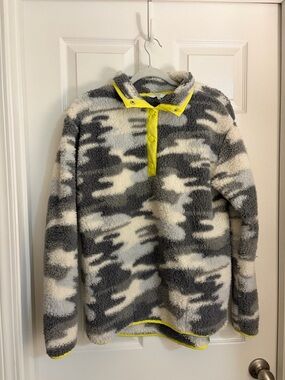 crown & ivy Gray and White Camo Sherpa Pullover with Yellow Trim